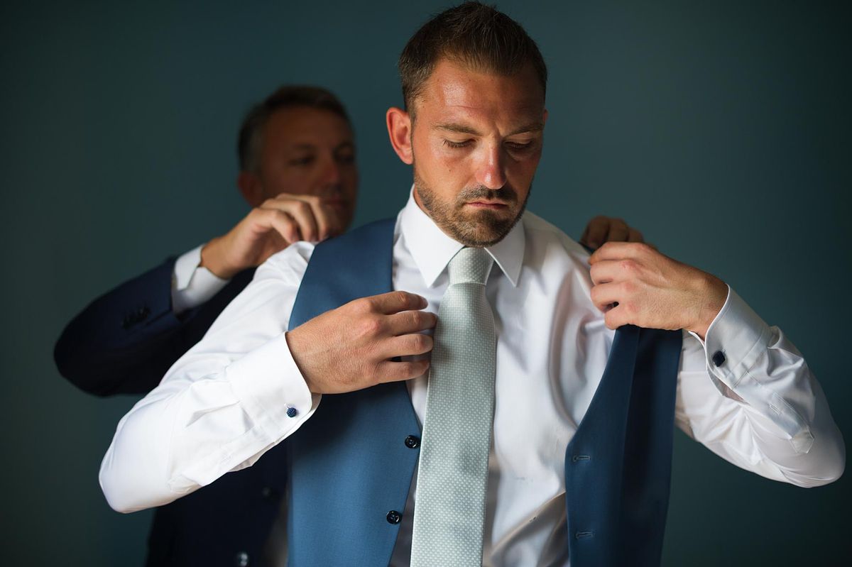 fotografo matrimonio Sardegna preparativi sposo