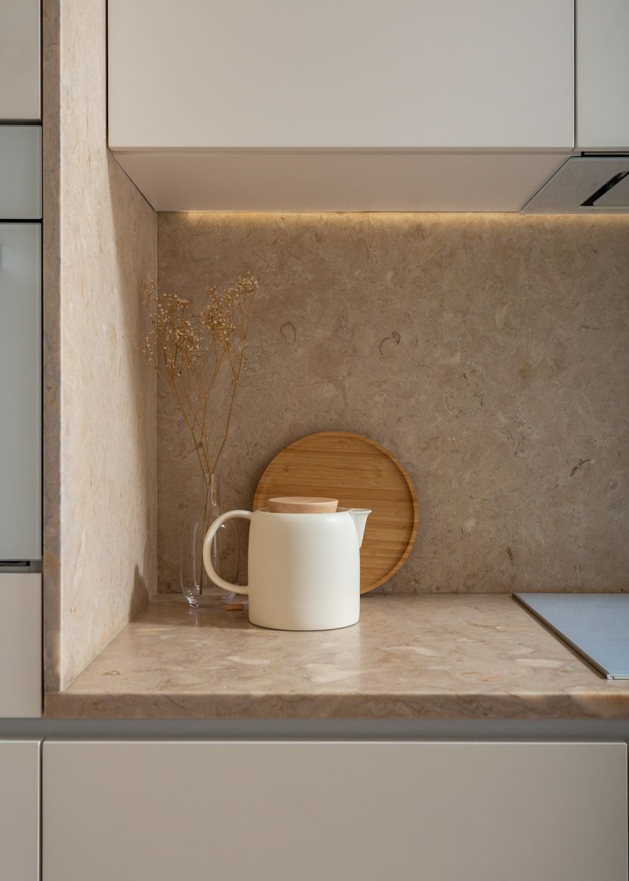 Fotografia de no Apartamento Reabilitado na Av. Roma, Lisboa, projeto do ATELI&Ecirc; 22.