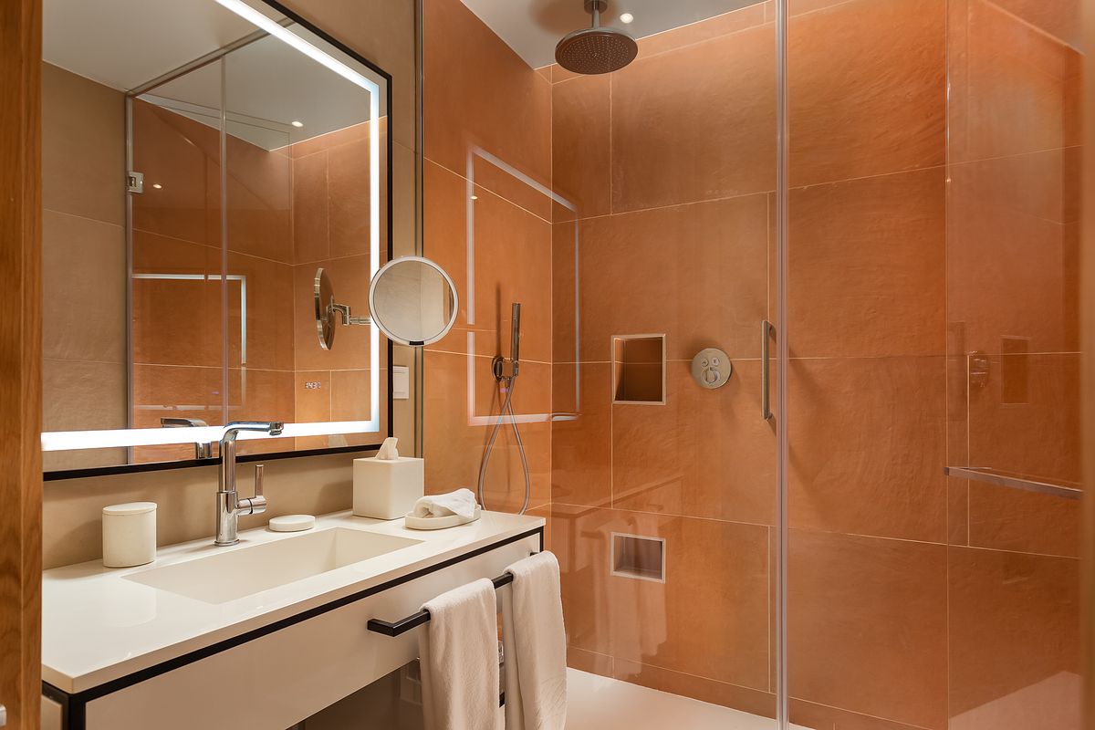 Hyatt Regency Lisboa Twin Bed Room Bathroom