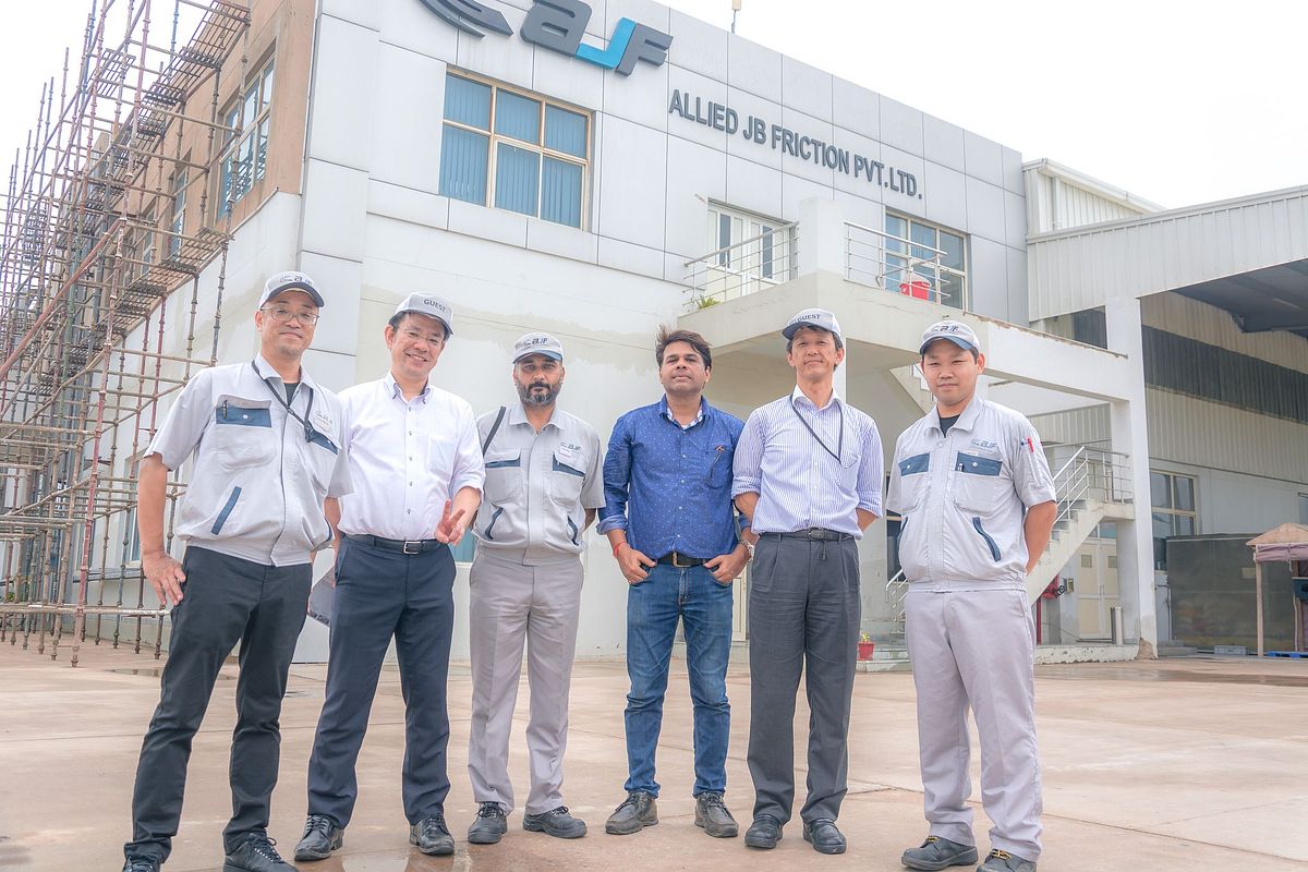 After the shoot is over,  One group photo with Japanese cleints
