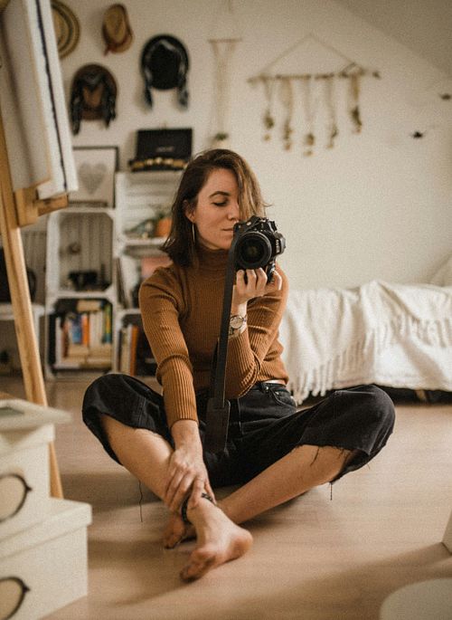 Hello and welcome! I'm Alina Luis, a passionate wedding photographer based in the vibrant city of New York.