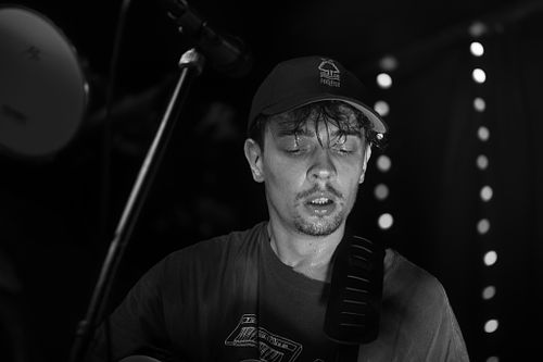 Warren Ireland – The Black Market Venue, WarsopThe Black Market Venue lit up last night with the sound of Warren Ireland, one of Nottingham’s finest looping artists, delivering a set that was equal parts inventive and uplifting.Armed with his loop