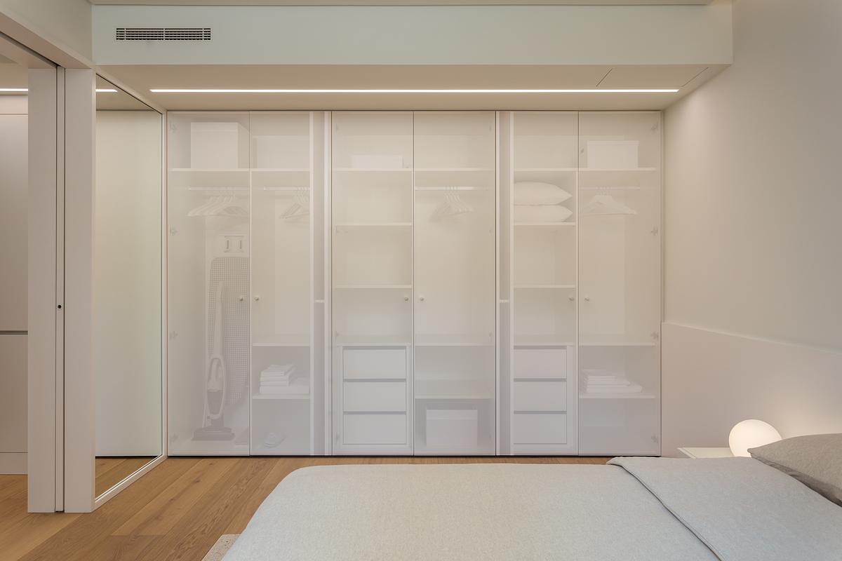 Fotografia de no Apartamento Reabilitado na Av. Roma, Lisboa, projeto do ATELI&Ecirc; 22.