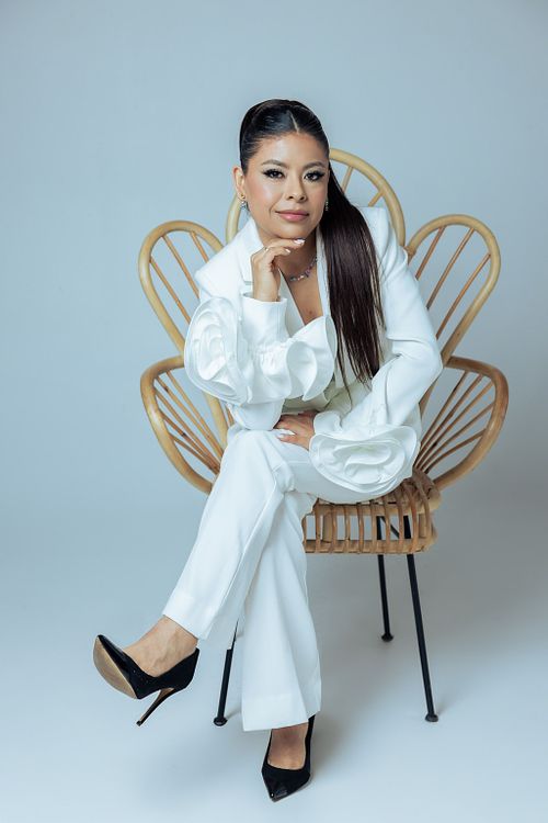 Hello and welcome! I’m Claudia, a New York City-based bridal hair and makeup artist.