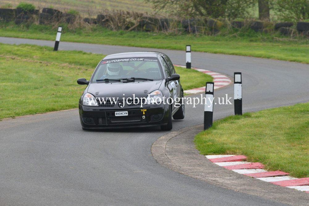 Renault Clio 182 driven by Tony Pickering