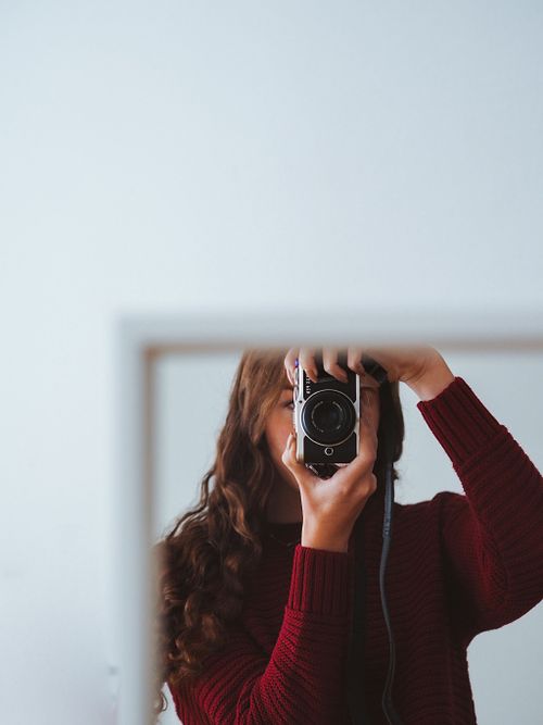 Nirvana Woods is a talented portrait and lifestyle photographer who has been capturing beautiful memories for over two decades.