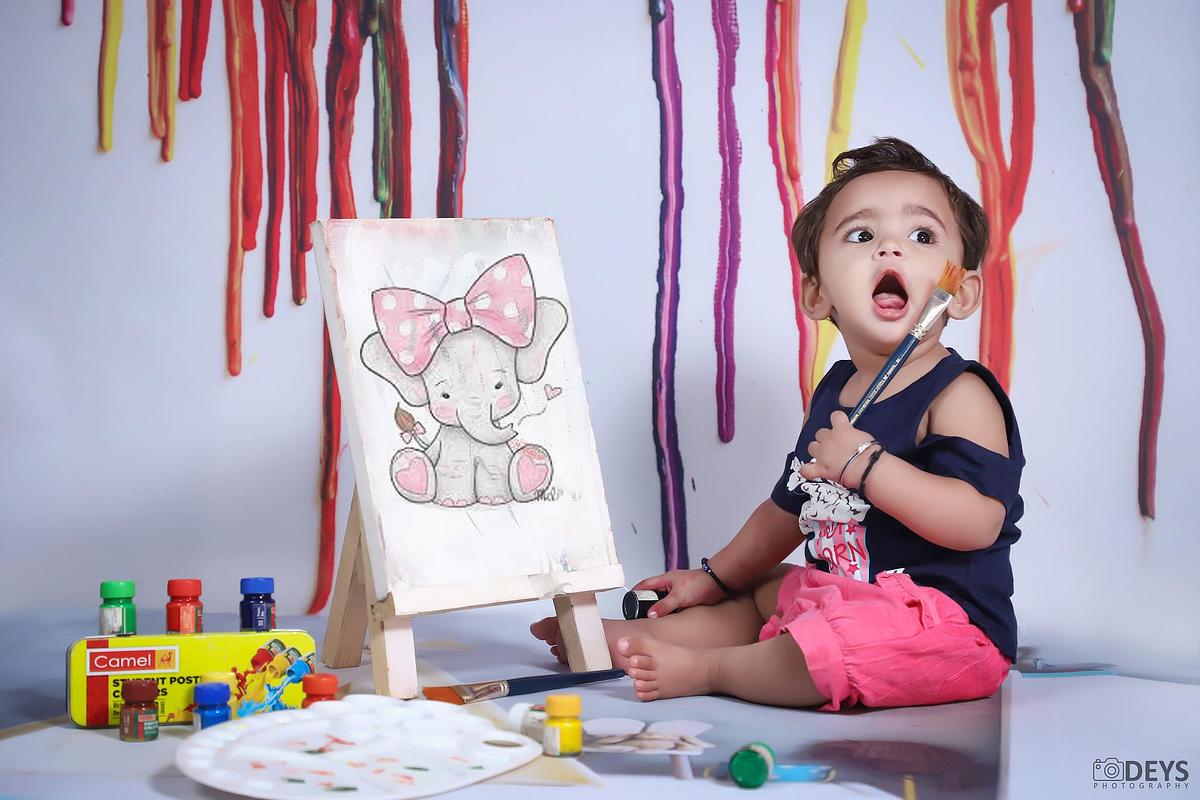 Photoshoot 1st birthday indoor in Aligarh painting theme