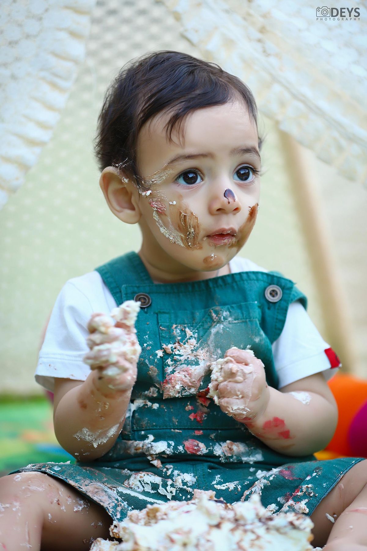 Cute baby cake smash shoot