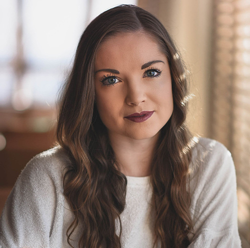 I am Sylvia Mason. I am a photographer based in London. I would love to capture your unique moments.