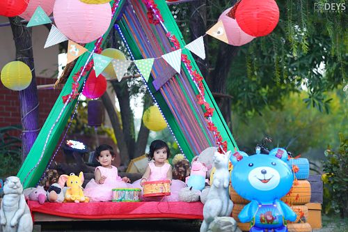 Twins baby pre birthday photoshoot in Gurgaon with tent setup