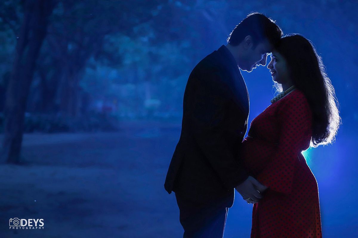 Couple pregnancy photography at evening