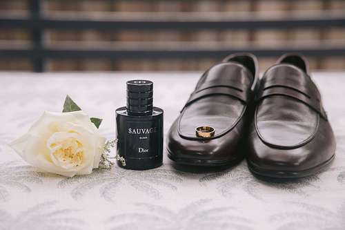 Bride & Groom get ready for the wedding day