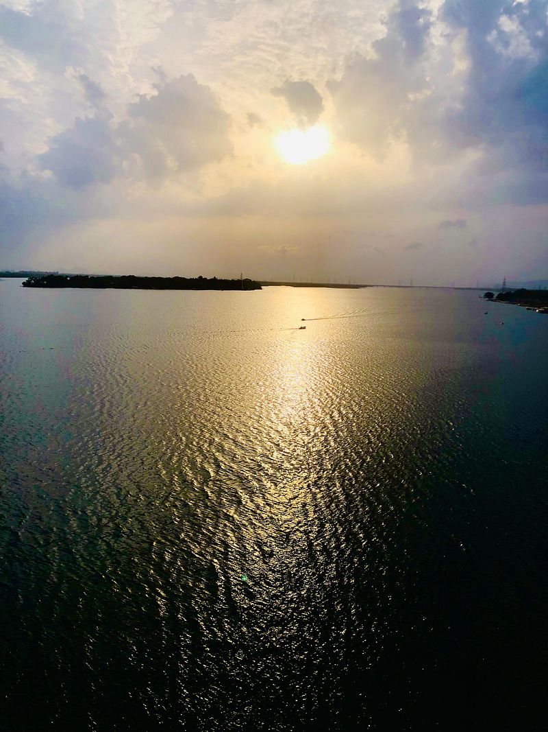 The Silence Before the Shot