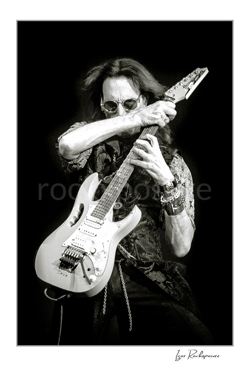 STEVE VAI