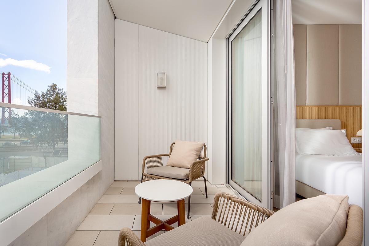 Hyatt Regency Lisboa Twin Bed Room Balcony