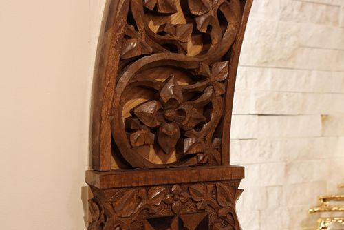 detail of a flower and vines in the tabernacle arch