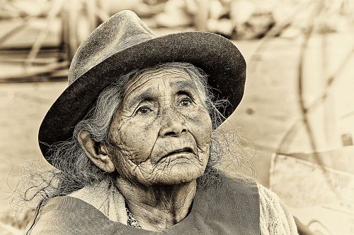Portrait en sepia d'une femme de Bolivie
