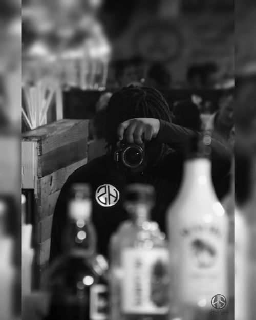 Hello, I am Omari Hurst, a lifestyle and documentary photographer based in Tortola, British Virgin Islands.