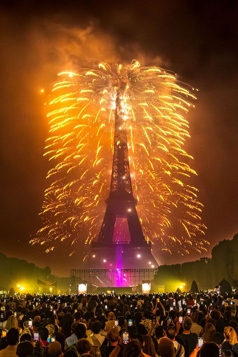Show de fogos e drones na Torre Eiffel, 14 julho 2025