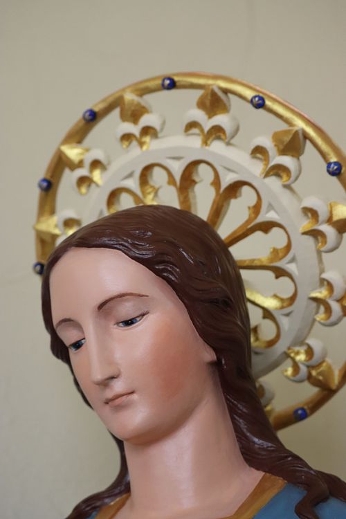 Face of restored statue with new halo