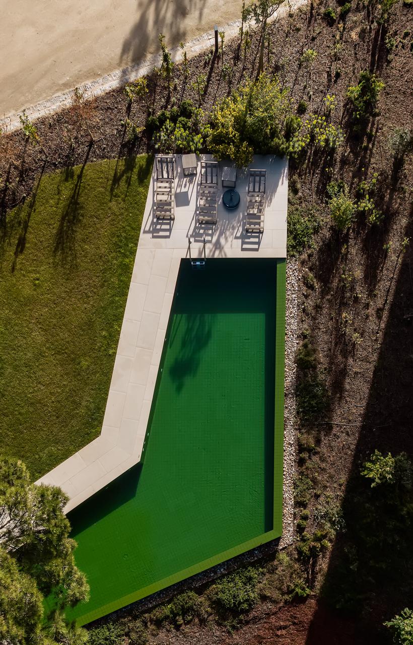 Fotografia de arquitectura da piscina e zonas comuns do empreendimento Marinha Prime