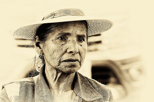 Portrait en sepia d'une femme de Bolivie