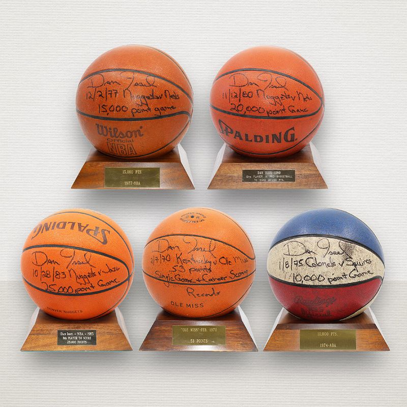 Grey Flannel Auctions Photography & Graphics