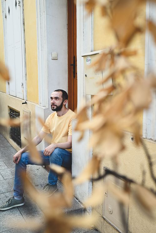 Outdoor portrait in Poznań with natural light, capturing relaxed and authentic expression
