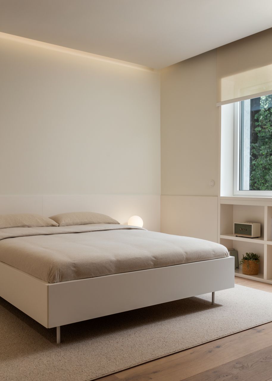 Fotografia de no Apartamento Reabilitado na Av. Roma, Lisboa, projeto do ATELIÊ 22.