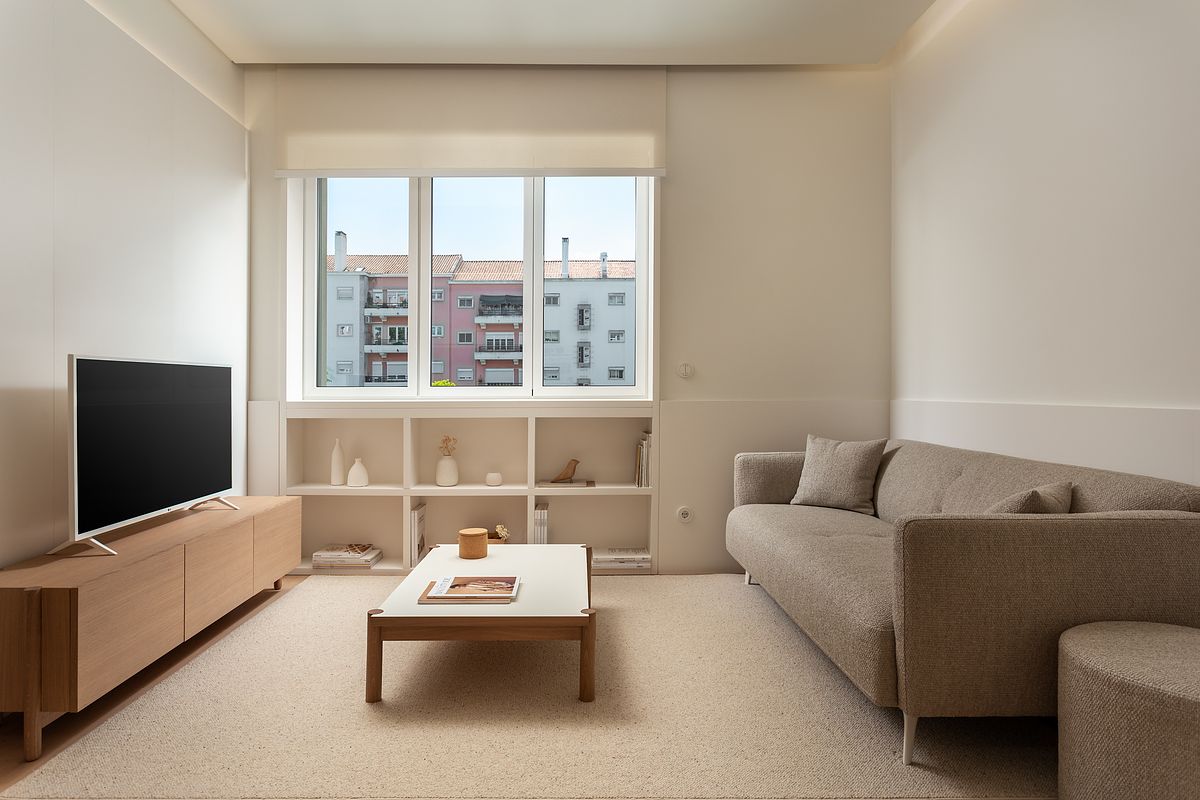 Fotografia de no Apartamento Reabilitado na Av. Roma, Lisboa, projeto do ATELIÊ 22.