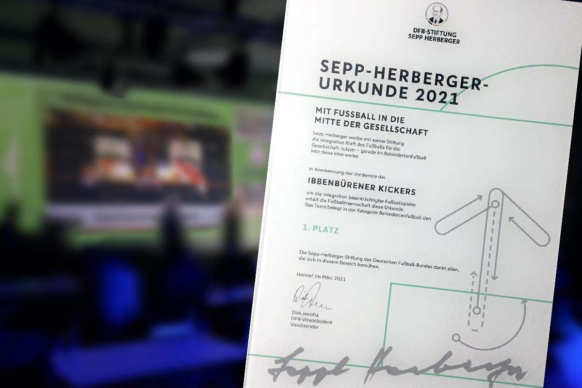 Freudige Reaktionen des Teams beim Ansehen des DFB-Videos