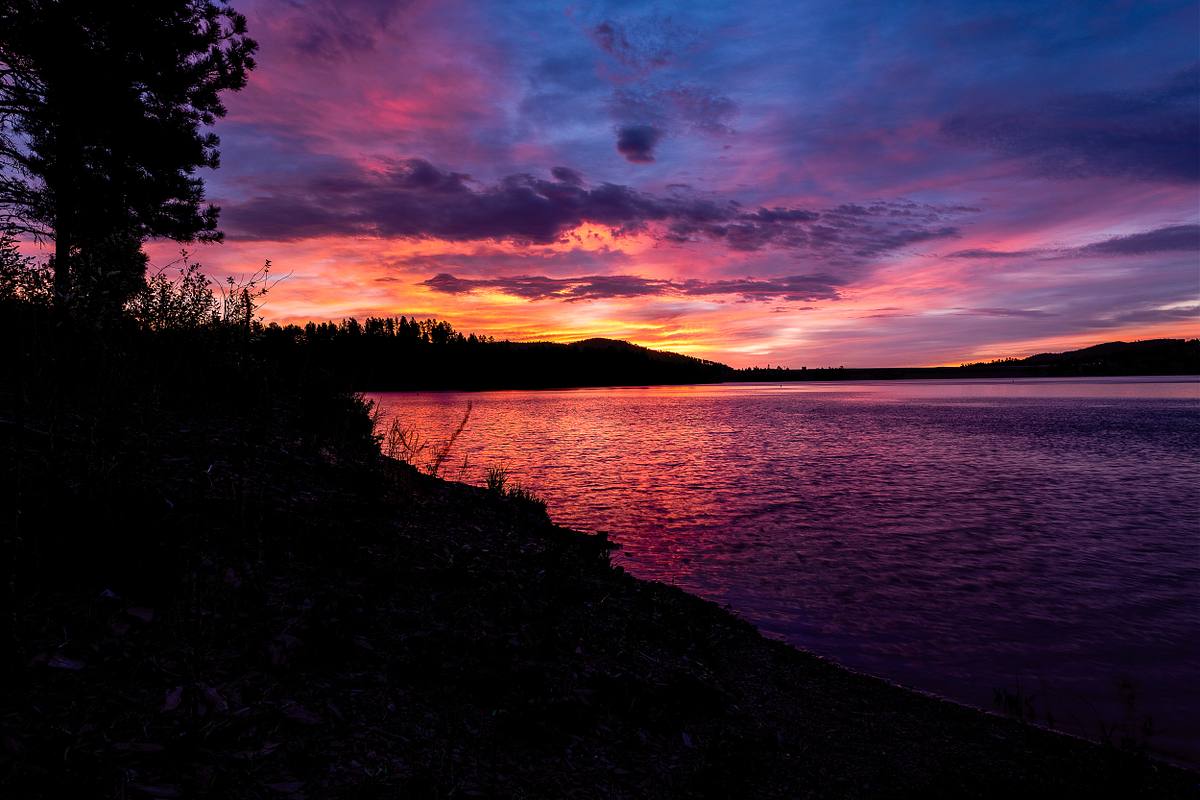 Pactola Lake Sunrise &ndash; Black Hills, South Dakota