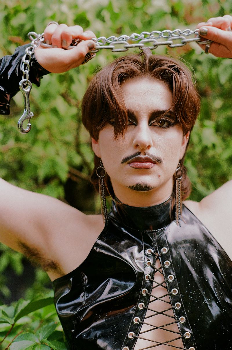 IN DRAG.