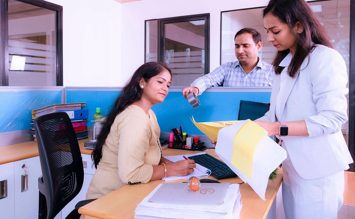 Professional headshot, portrait, and group photo for corporate and personal branding.