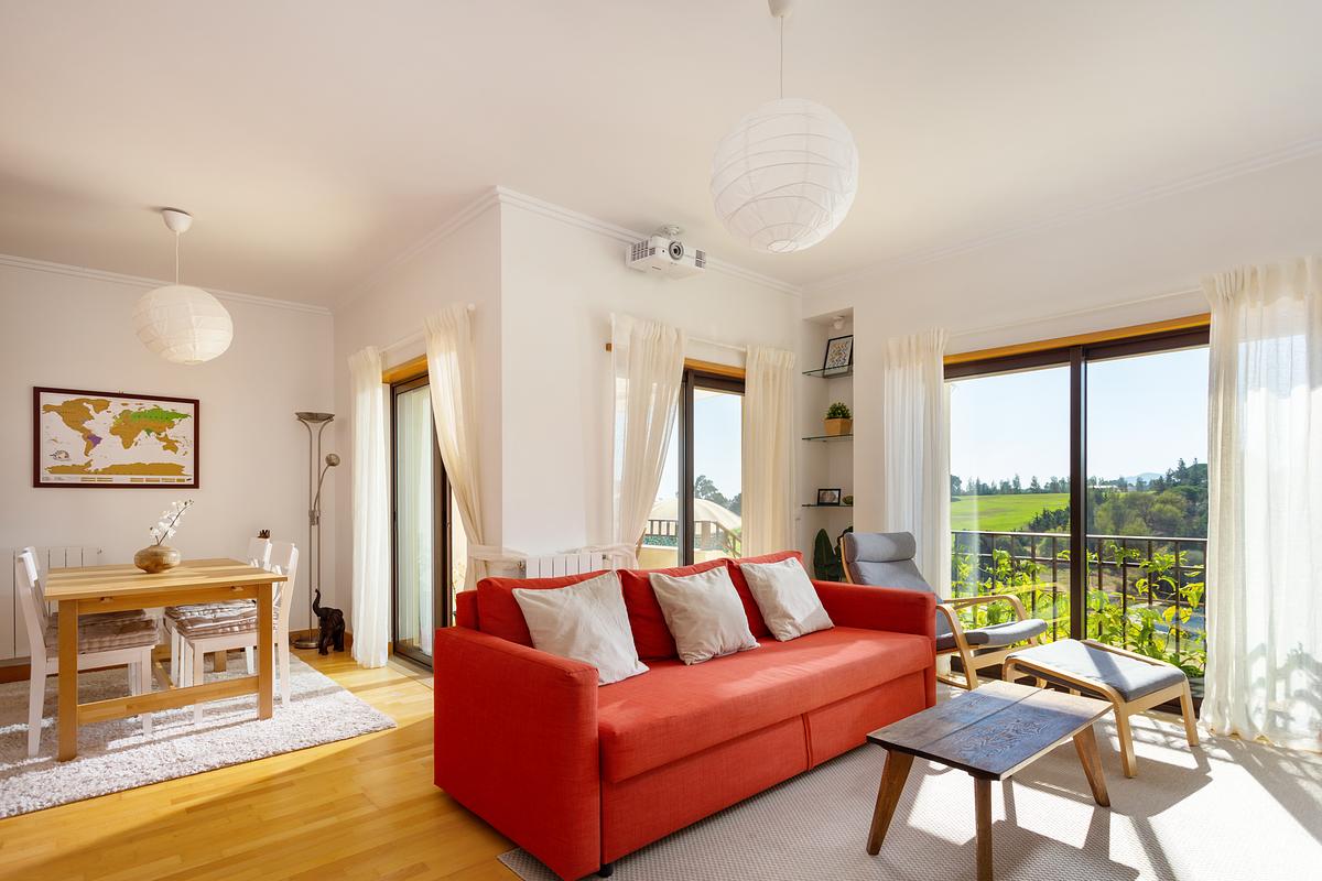 Sala de estar com vista exterior no Belas Clube de Campo &ndash; fotografia de interiores