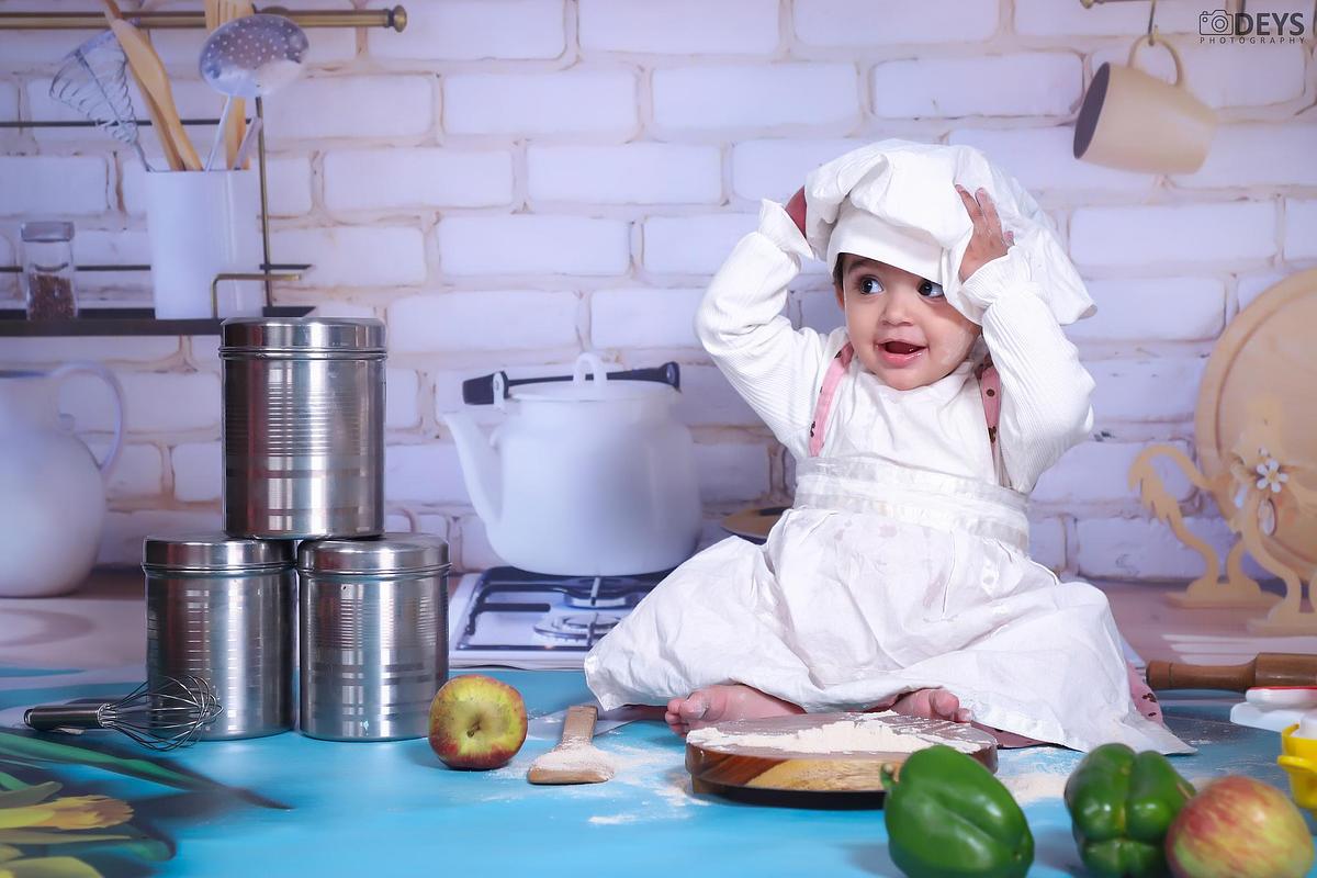 Photoshoot 1st birthday indoor in Aligarh kitchen theme