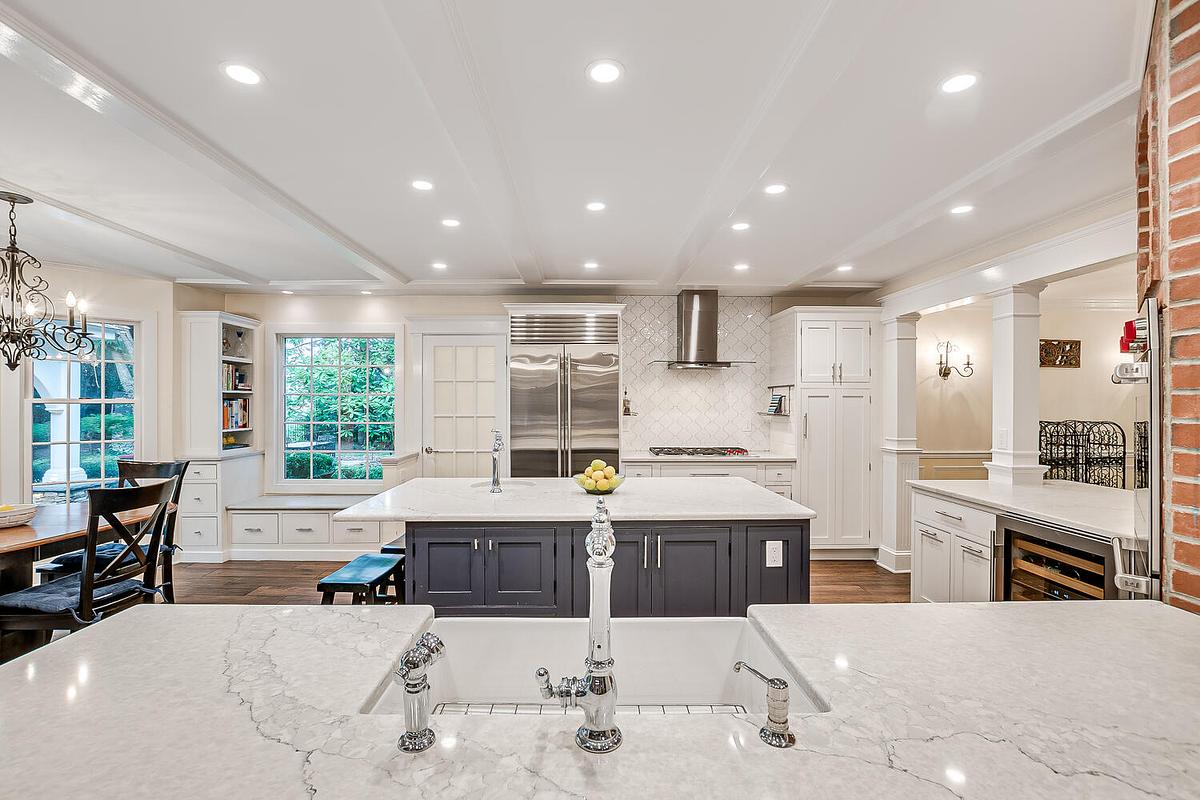 Interior Photos - Kitchen