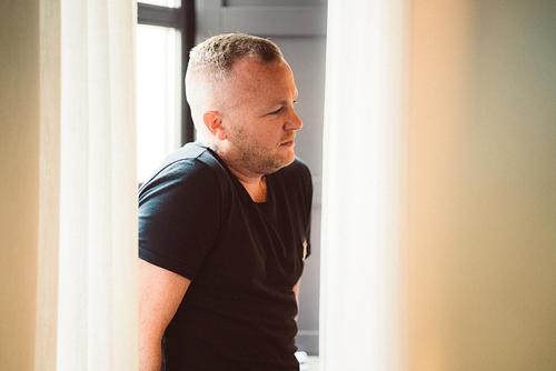 fotografo matrimonio Capo Spartivento, gay wedding in sardinia at capo spartivento lighthouse