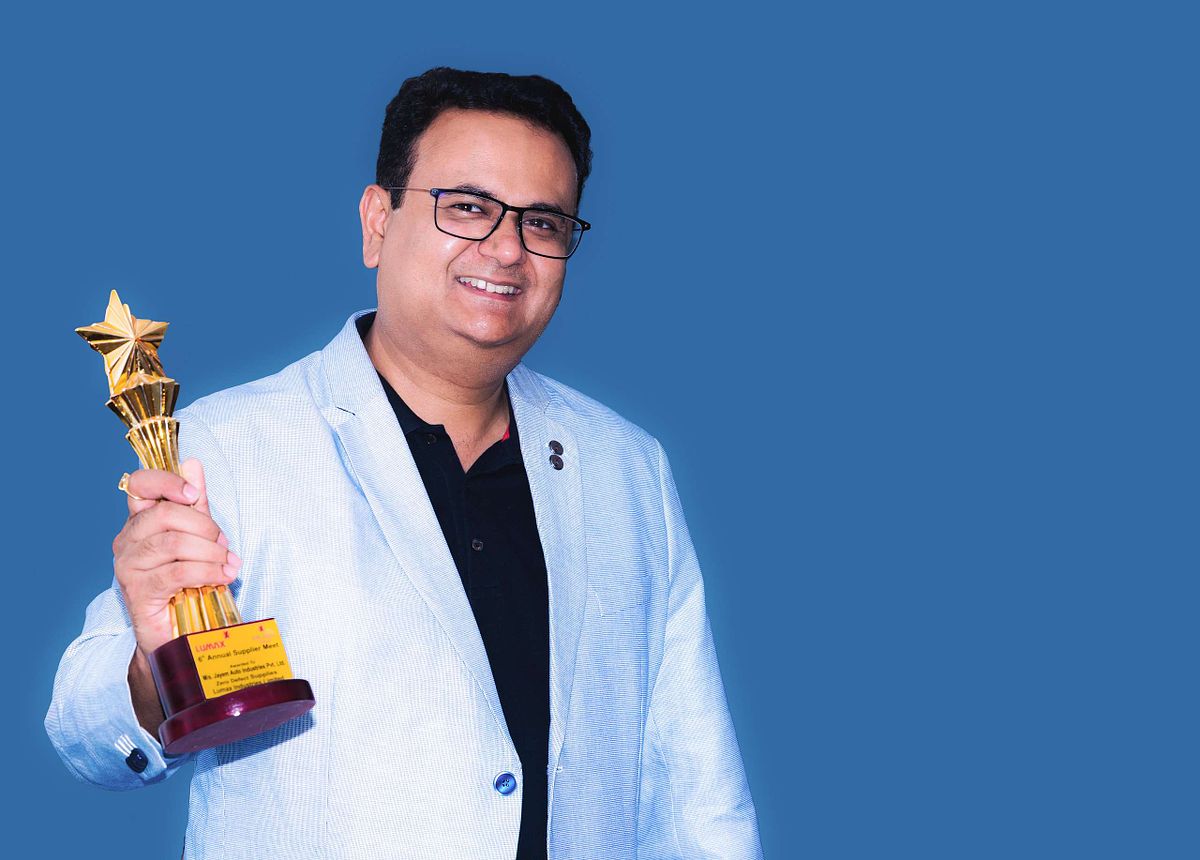 Professional headshot, portrait, and group photo for corporate and personal branding.