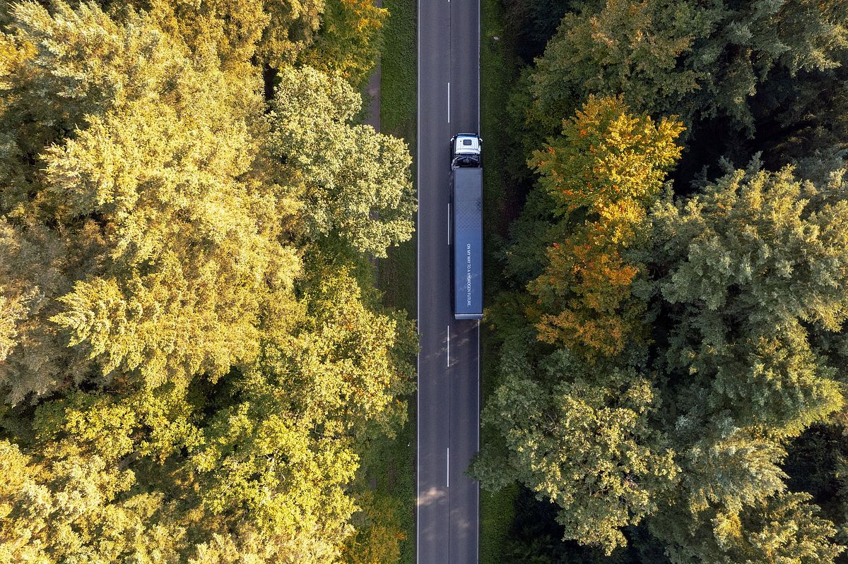 Die Erprobung des Mercedes Benz GenH2 Truck findet auf öffentlichen Straße statt // Testing of the Mercedes-Benz GenH2 Truck has expanded onto public roads