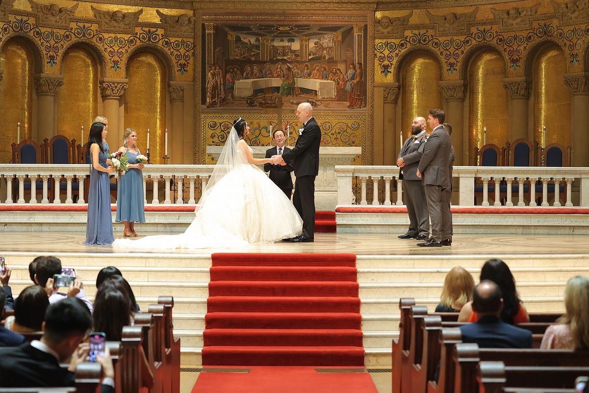 bride-and-groom-meeting