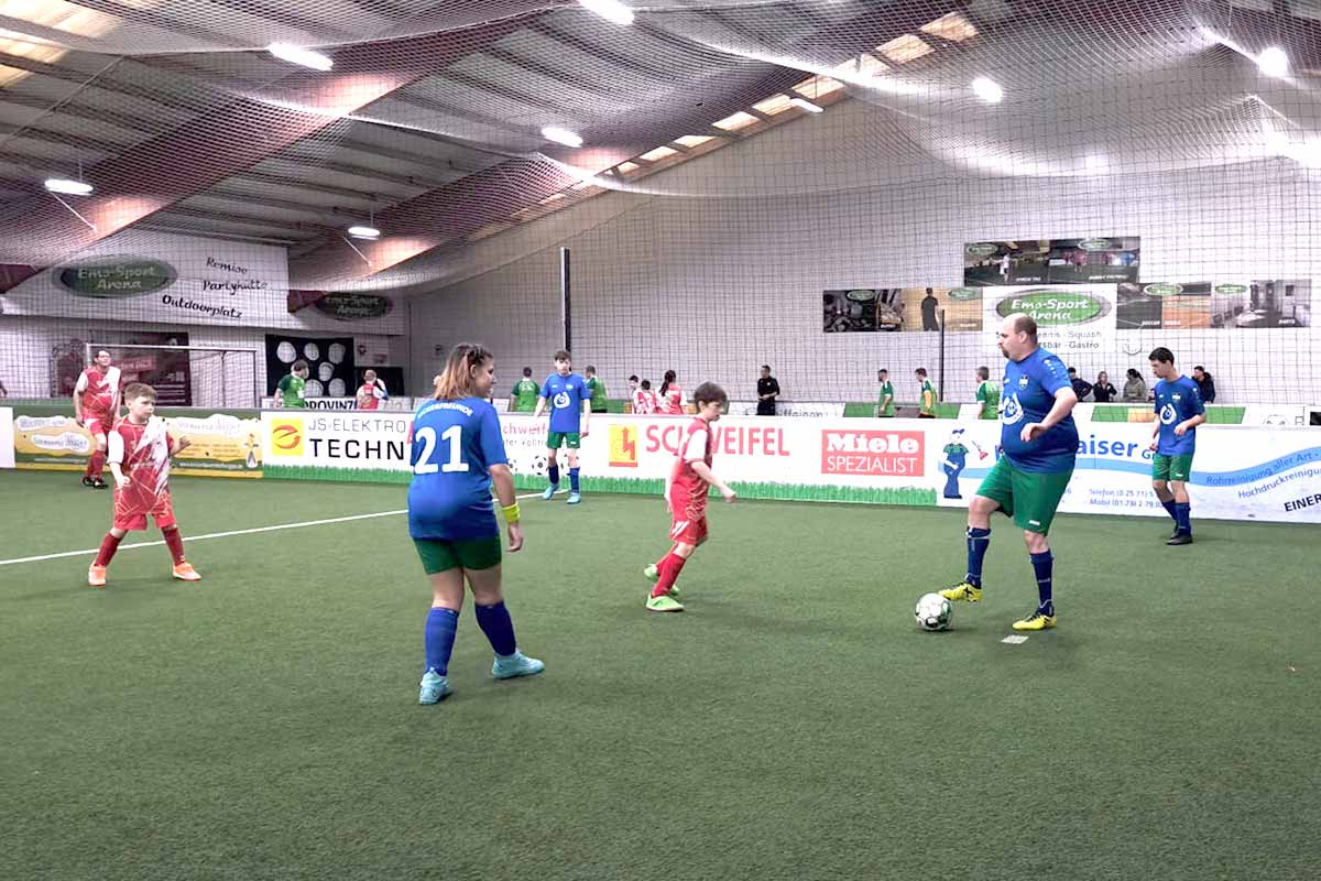 Familiäre Atmosphäre in der Ems-Sport-Arena Greven